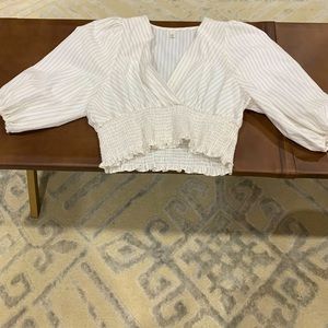 Cropped V-neck linen Blouse